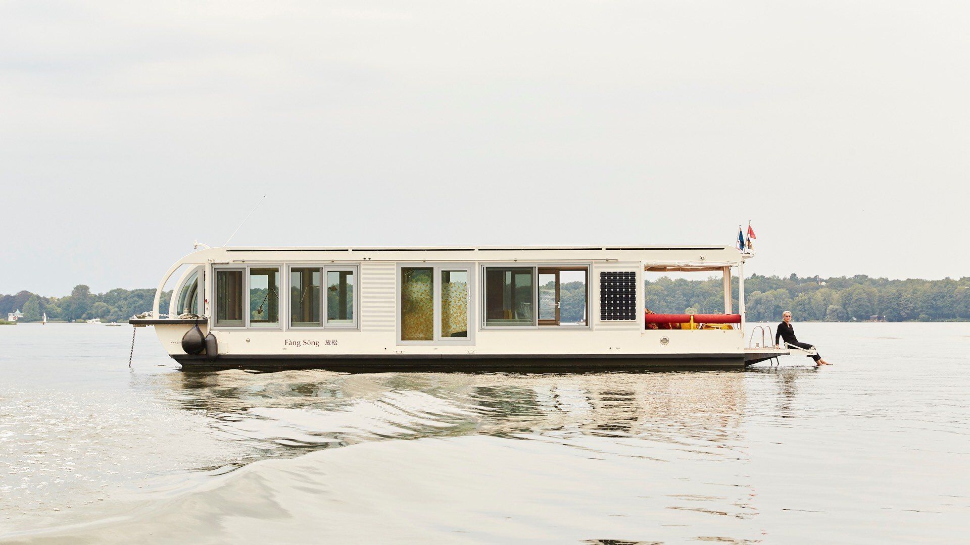 Beijing architects turn houseboat into solar power floating home